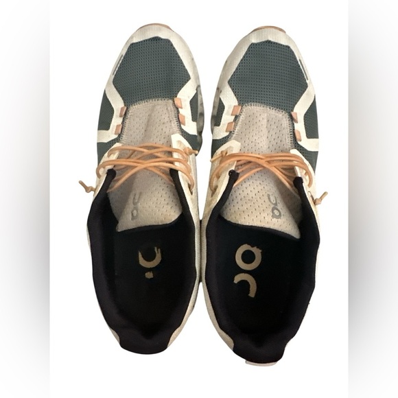 On Cloud 5 Running Shoes Women’s size 9 Gray & White - Picture 2 of 9